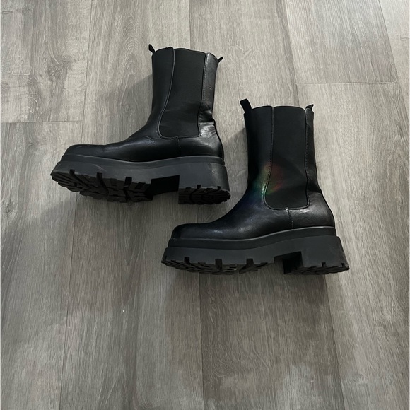 DLG Boots - Picture 1 of 3